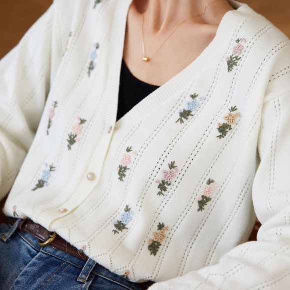 Simple Retro Floral Embroidered Handmade Cardigan Cottagecore Grandmacore - Picture 2 of 8